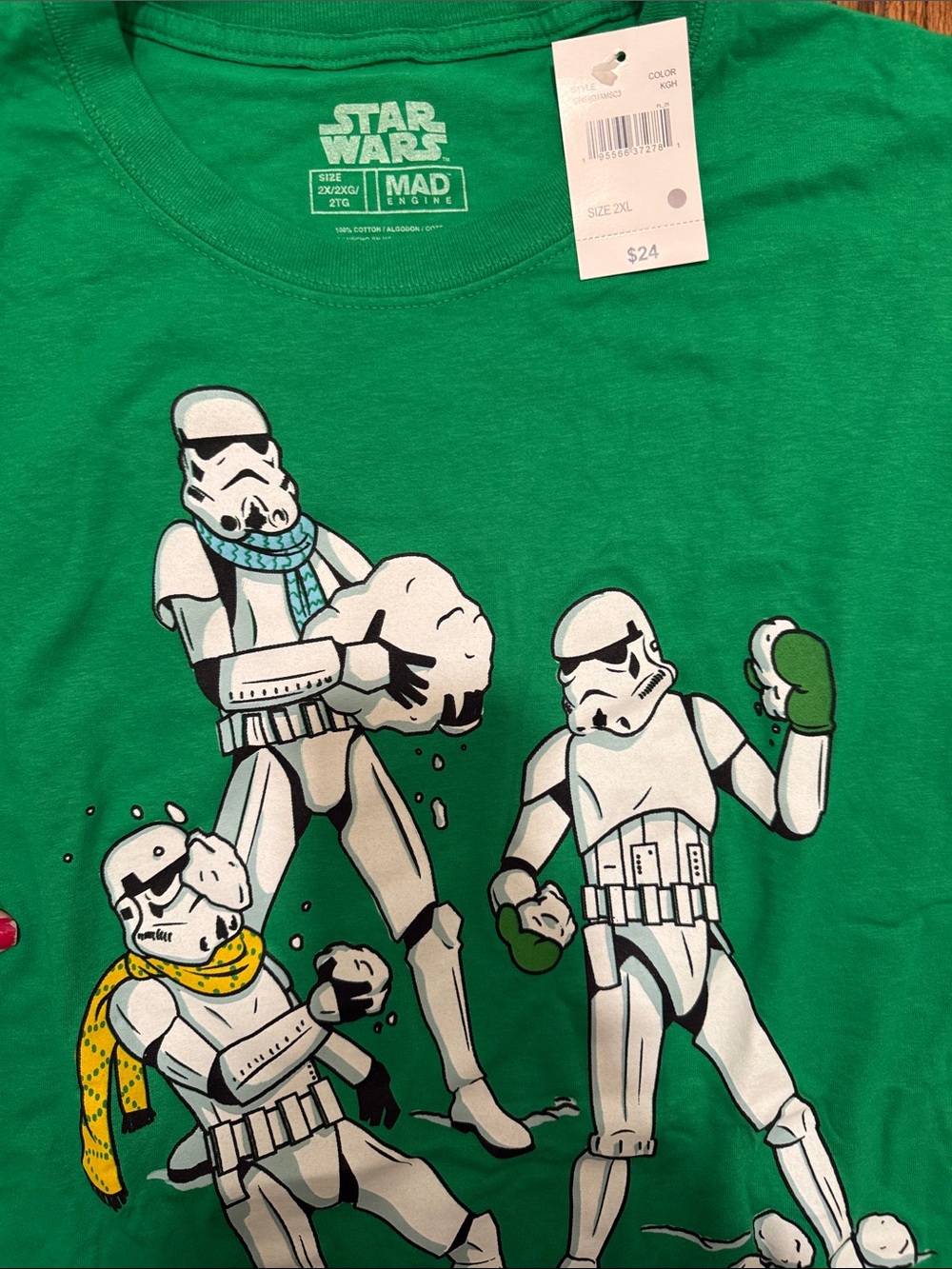 Men’s 2XL Star Wars Green Stormtrooper Snowball Fight Shirt - Picture 2 of 3